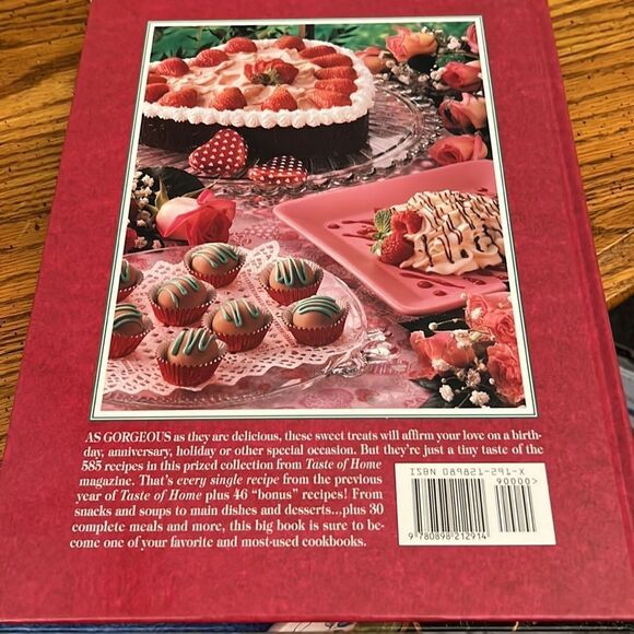 2001, Taste of Home Annual Recipes, 322 page cookbook - Picture 2 of 4